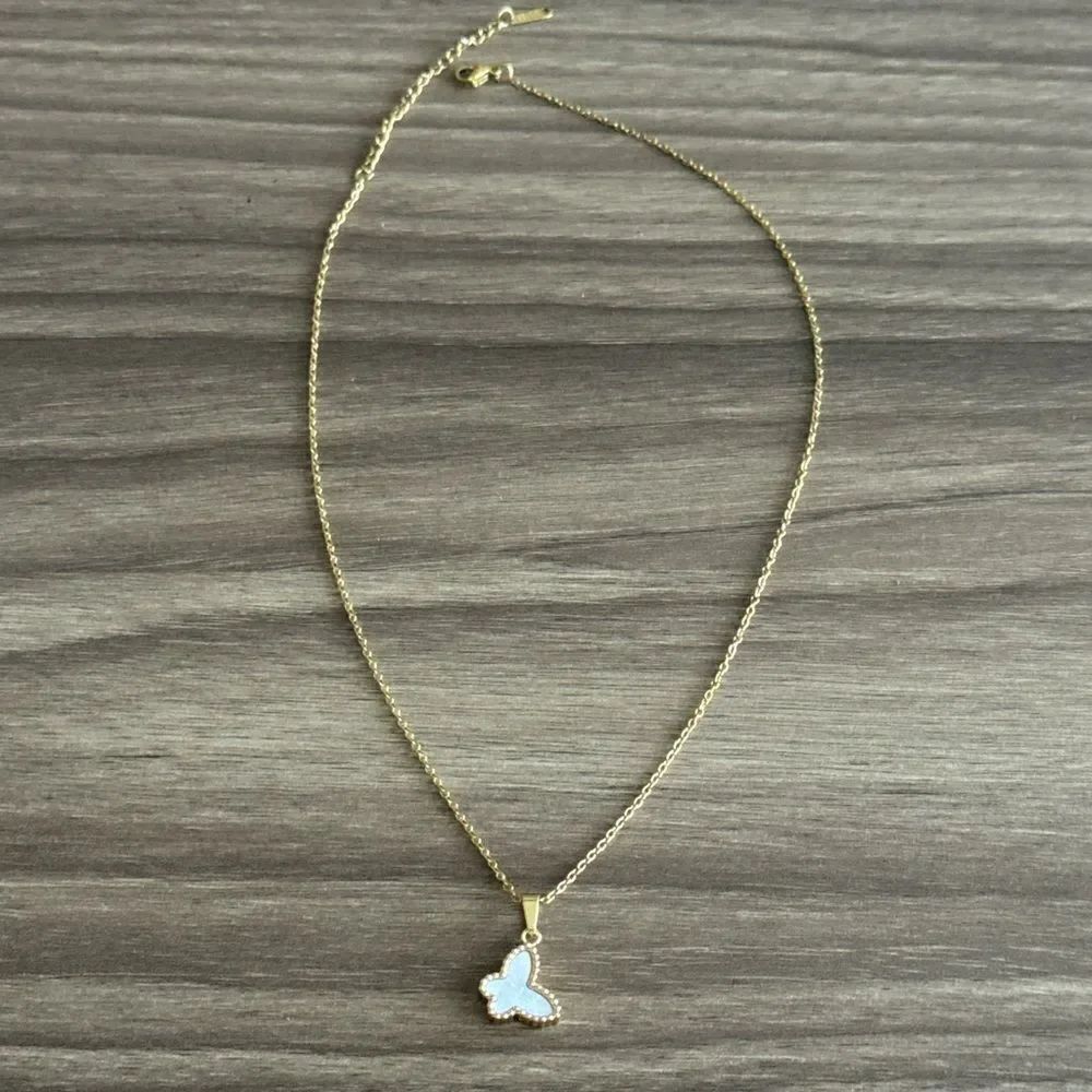 Butterfly Pendant Necklace Q871